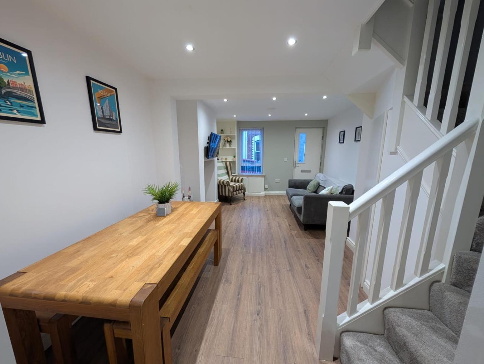 Сasa de vacaciones Little House On Lisburn Road *
